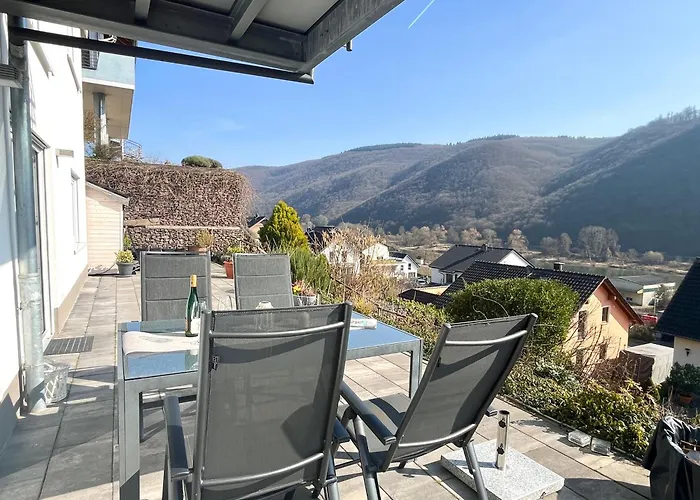 Ferienwohnung Sonnenterrasse, 1-4 Personen, 2 Schlafzimmer, Grosse Terrasse