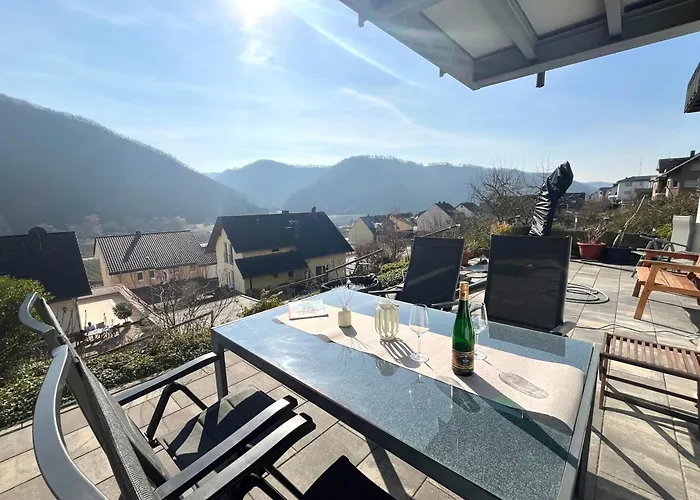 Ferienwohnung Sonnenterrasse, 1-4 Personen, 2 Schlafzimmer, Grosse Terrasse