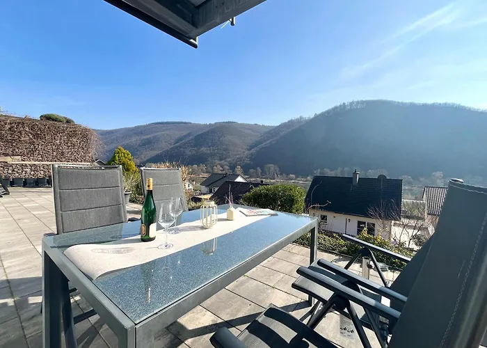 Ferienwohnung Sonnenterrasse, 1-4 Personen, 2 Schlafzimmer, Grosse Terrasse