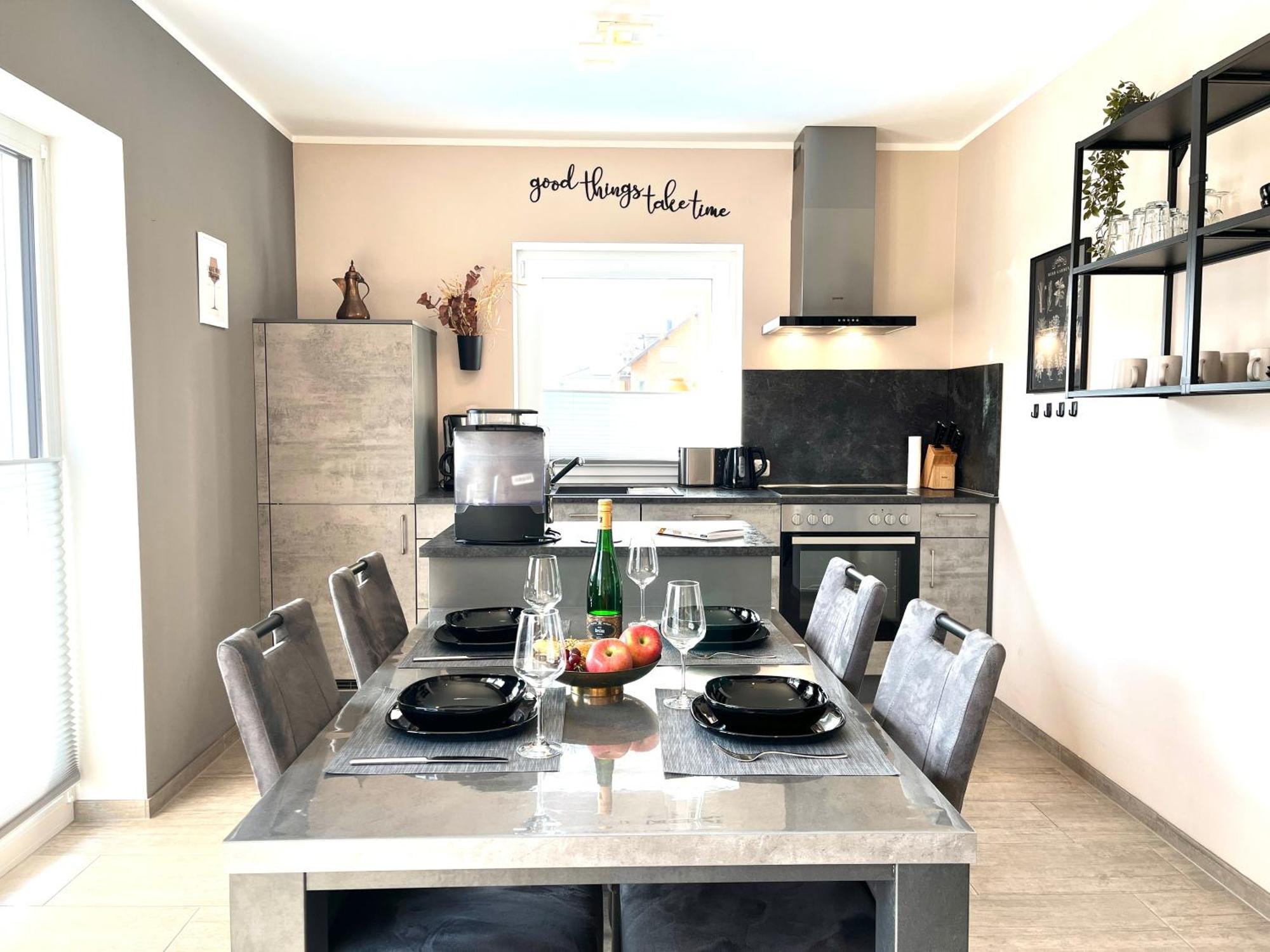 Sonnenterrasse, 1-4 Personen, 2 Schlafzimmer, Grosse Terrasse Apartment